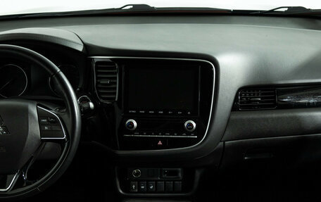 Mitsubishi Outlander III рестайлинг 3, 2020 год, 2 649 700 рублей, 14 фотография