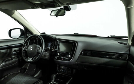 Mitsubishi Outlander III рестайлинг 3, 2020 год, 2 649 700 рублей, 9 фотография