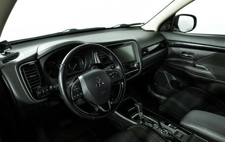 Mitsubishi Outlander III рестайлинг 3, 2020 год, 2 649 700 рублей, 11 фотография