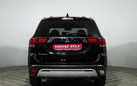 Mitsubishi Outlander III рестайлинг 3, 2020 год, 2 649 700 рублей, 6 фотография