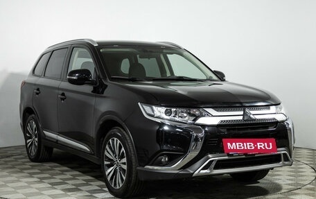 Mitsubishi Outlander III рестайлинг 3, 2020 год, 2 649 700 рублей, 3 фотография