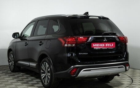 Mitsubishi Outlander III рестайлинг 3, 2020 год, 2 649 700 рублей, 7 фотография