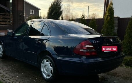 Mercedes-Benz E-Класс, 2004 год, 749 999 рублей, 4 фотография