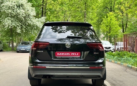 Volkswagen Tiguan II, 2018 год, 2 200 000 рублей, 1 фотография