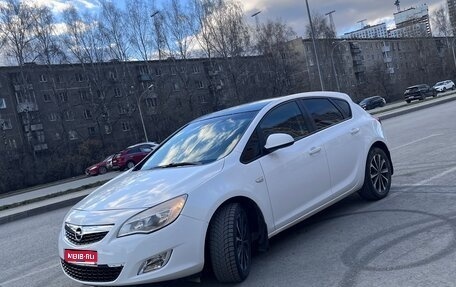 Opel Astra J, 2011 год, 615 000 рублей, 1 фотография