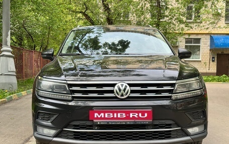 Volkswagen Tiguan II, 2018 год, 2 200 000 рублей, 2 фотография
