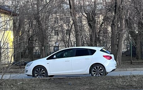 Opel Astra J, 2011 год, 615 000 рублей, 3 фотография