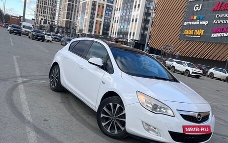 Opel Astra J, 2011 год, 615 000 рублей, 2 фотография