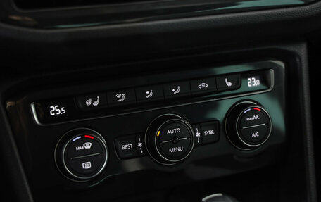 Volkswagen Tiguan II, 2019 год, 2 499 000 рублей, 16 фотография