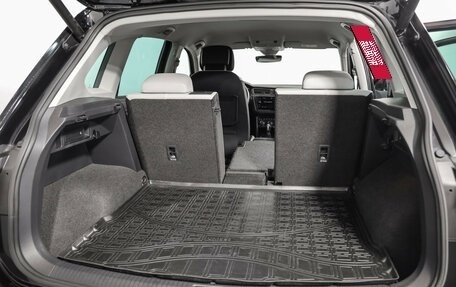 Volkswagen Tiguan II, 2019 год, 2 499 000 рублей, 28 фотография