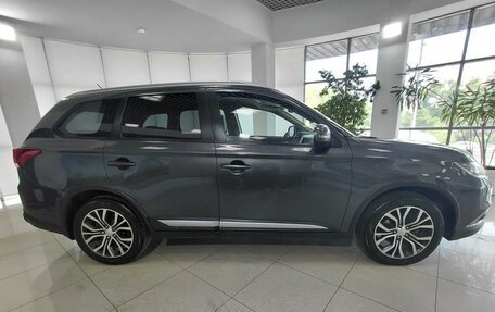 Mitsubishi Outlander III рестайлинг 3, 2016 год, 1 690 000 рублей, 4 фотография
