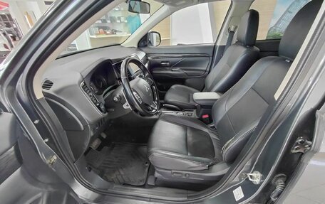 Mitsubishi Outlander III рестайлинг 3, 2016 год, 1 690 000 рублей, 9 фотография