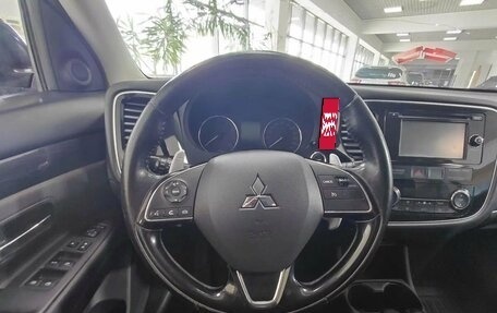Mitsubishi Outlander III рестайлинг 3, 2016 год, 1 690 000 рублей, 11 фотография