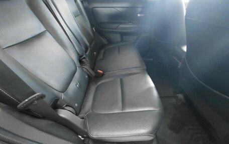 Mitsubishi Outlander III рестайлинг 3, 2016 год, 1 690 000 рублей, 19 фотография
