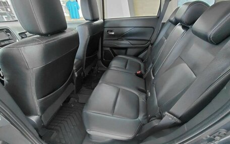 Mitsubishi Outlander III рестайлинг 3, 2016 год, 1 690 000 рублей, 17 фотография