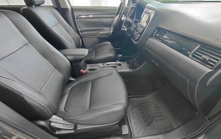 Mitsubishi Outlander III рестайлинг 3, 2016 год, 1 690 000 рублей, 20 фотография