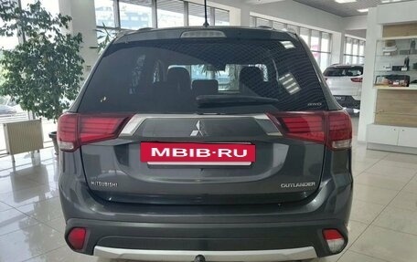 Mitsubishi Outlander III рестайлинг 3, 2016 год, 1 690 000 рублей, 6 фотография