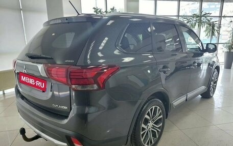 Mitsubishi Outlander III рестайлинг 3, 2016 год, 1 690 000 рублей, 5 фотография