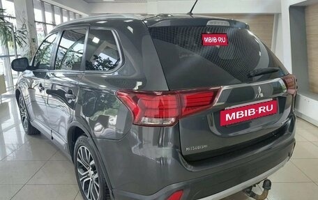 Mitsubishi Outlander III рестайлинг 3, 2016 год, 1 690 000 рублей, 7 фотография