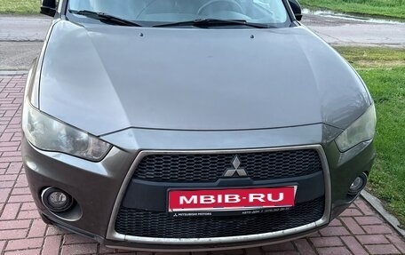 Mitsubishi Outlander III рестайлинг 3, 2010 год, 1 100 000 рублей, 1 фотография