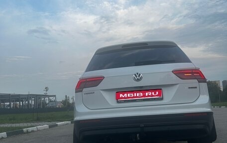 Volkswagen Tiguan II, 2018 год, 1 990 000 рублей, 1 фотография