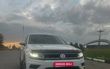 Volkswagen Tiguan II, 2018 год, 1 990 000 рублей, 3 фотография