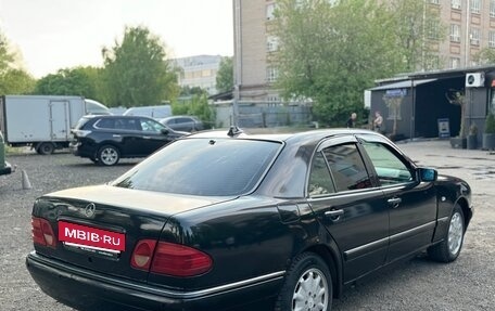 Mercedes-Benz E-Класс, 1997 год, 265 000 рублей, 3 фотография