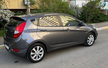 Hyundai Solaris II рестайлинг, 2013 год, 990 000 рублей, 11 фотография