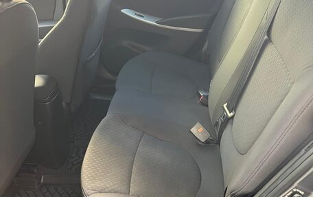 Hyundai Solaris II рестайлинг, 2013 год, 990 000 рублей, 14 фотография