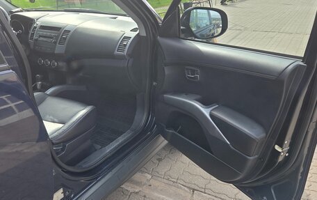 Mitsubishi Outlander III рестайлинг 3, 2010 год, 1 250 000 рублей, 16 фотография