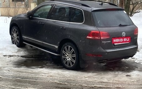 Volkswagen Touareg III, 2011 год, 1 760 000 рублей, 2 фотография