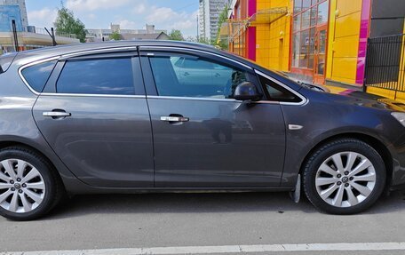 Opel Astra J, 2011 год, 950 000 рублей, 2 фотография