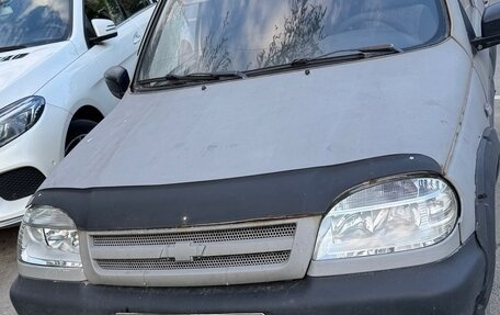 Chevrolet Niva I рестайлинг, 2004 год, 170 000 рублей, 1 фотография