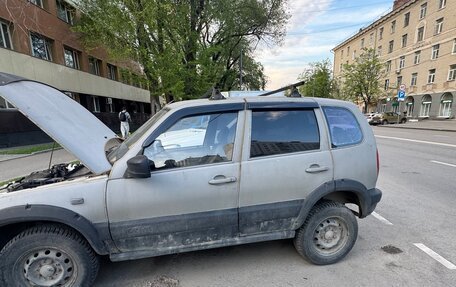 Chevrolet Niva I рестайлинг, 2004 год, 170 000 рублей, 2 фотография
