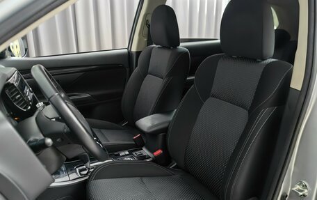 Mitsubishi Outlander III рестайлинг 3, 2021 год, 2 520 000 рублей, 6 фотография