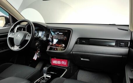 Mitsubishi Outlander III рестайлинг 3, 2021 год, 2 520 000 рублей, 13 фотография