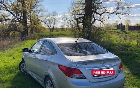 Hyundai Solaris II рестайлинг, 2011 год, 680 000 рублей, 3 фотография