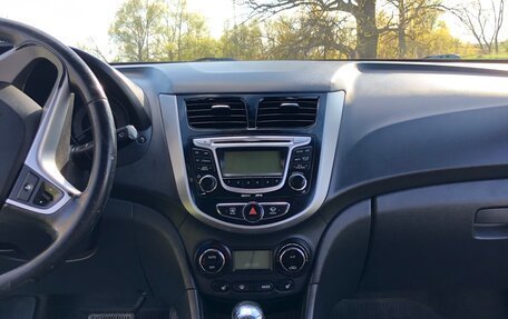 Hyundai Solaris II рестайлинг, 2011 год, 680 000 рублей, 7 фотография