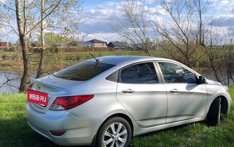Hyundai Solaris II рестайлинг, 2011 год, 680 000 рублей, 2 фотография