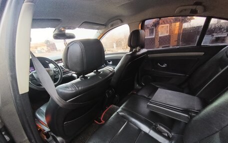Renault Laguna III рестайлинг, 2008 год, 600 000 рублей, 18 фотография