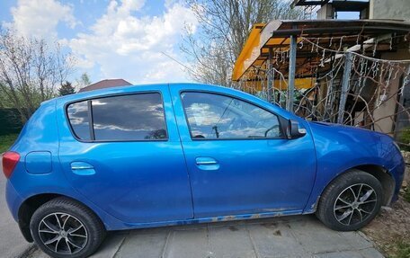 Renault Sandero II рестайлинг, 2016 год, 400 000 рублей, 2 фотография