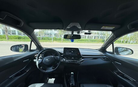 Toyota C-HR I рестайлинг, 2021 год, 2 900 000 рублей, 8 фотография