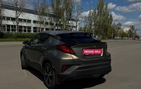 Toyota C-HR I рестайлинг, 2021 год, 2 900 000 рублей, 5 фотография