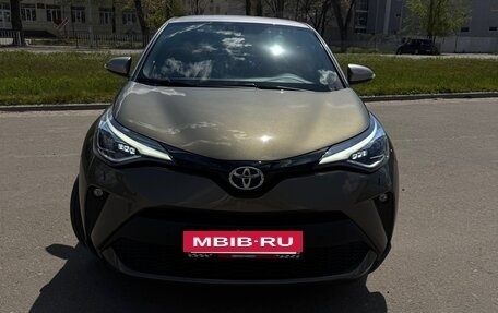 Toyota C-HR I рестайлинг, 2021 год, 2 900 000 рублей, 2 фотография