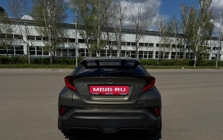 Toyota C-HR I рестайлинг, 2021 год, 2 900 000 рублей, 3 фотография