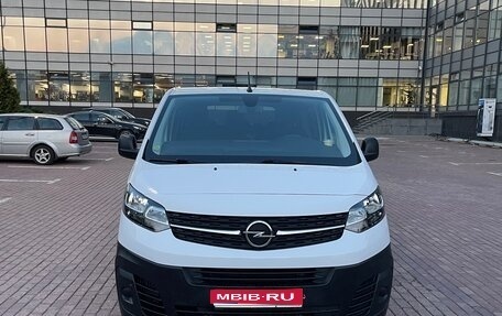 Opel Vivaro, 2022 год, 3 500 000 рублей, 1 фотография