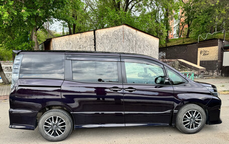 Toyota Voxy III, 2016 год, 2 050 000 рублей, 4 фотография