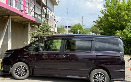 Toyota Voxy III, 2016 год, 2 050 000 рублей, 10 фотография