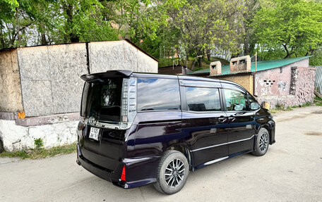 Toyota Voxy III, 2016 год, 2 050 000 рублей, 3 фотография