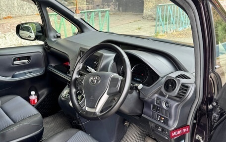 Toyota Voxy III, 2016 год, 2 050 000 рублей, 7 фотография
